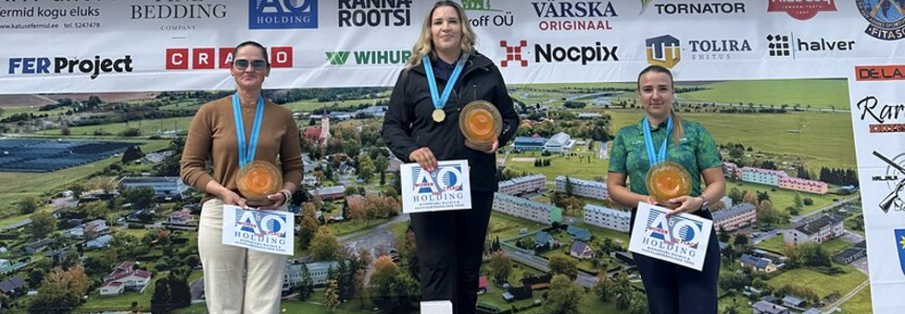 „Agrokoncerno grupės“ verslo plėtros projektų vadovė Gabija Stanislovaitytė pasaulio šaudymo į skriejančius taikinius taurės etape Estijoje