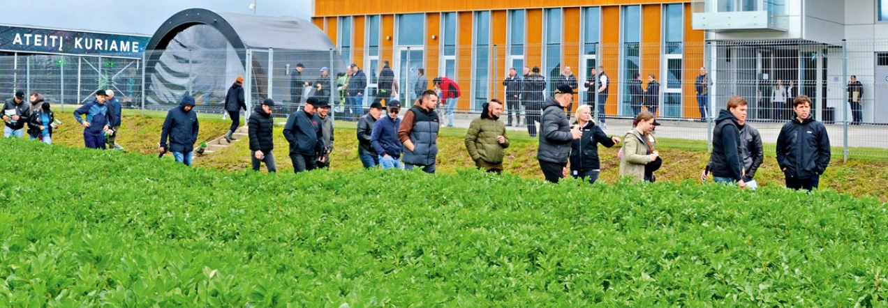 „Didžiosios lauko dienos“ – ūkininkai „AgroITC“ bandymų laukuose aptaria žemės ūkio technologijas ir sprendimus sudėtingam sezonui