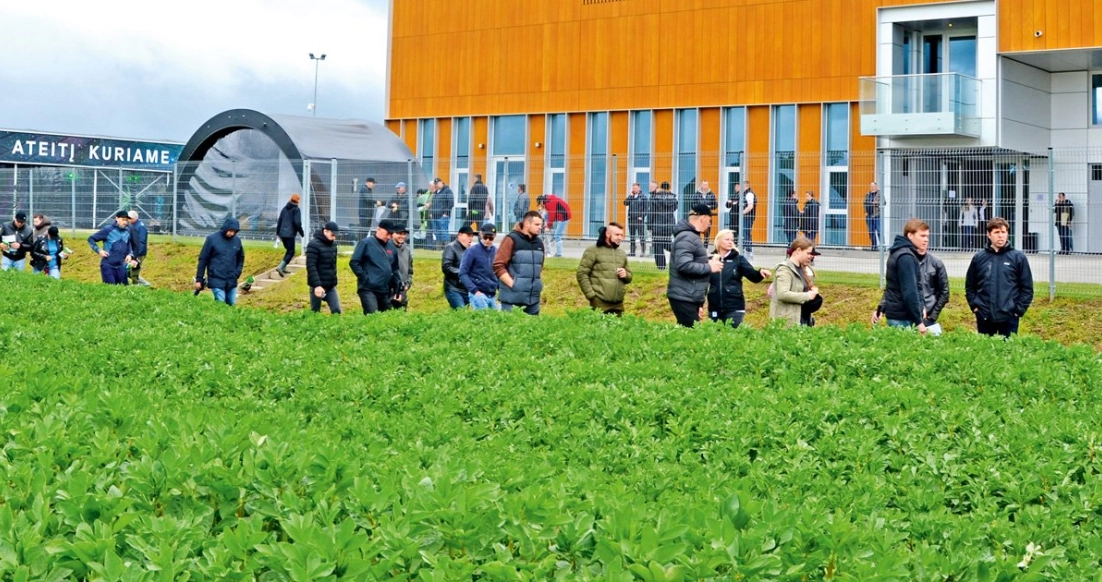 „Didžiosios lauko dienos“ – ūkininkai „AgroITC“ bandymų laukuose aptaria žemės ūkio technologijas ir sprendimus sudėtingam sezonui