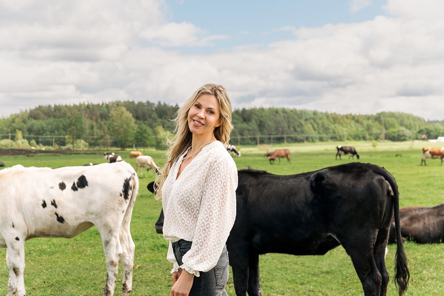 Ūkininkė Jolita Gabrinovičiūtė savo pieno ūkyje